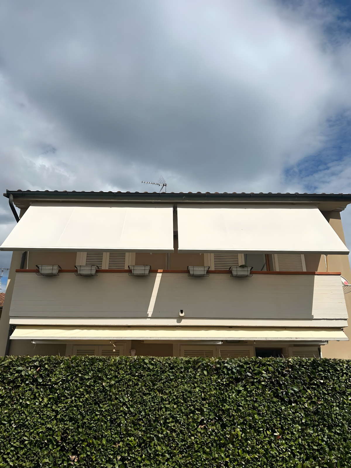 coppia di tende da sole motorizzate